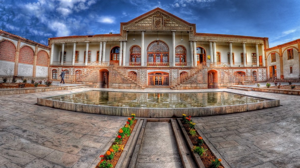 ۸ خانهی تاریخی تبریز که باید در سفر به آذربایجان ببینید