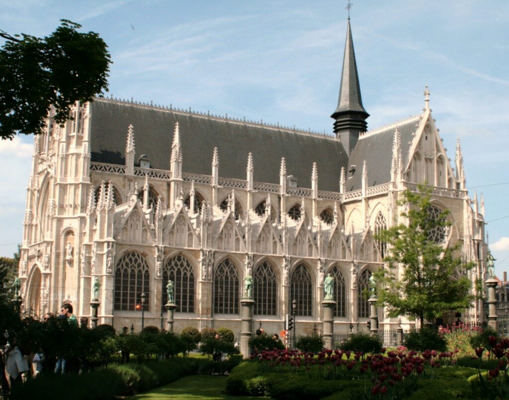 Notre Dame du Sablon Brusselsکلیسا بروکسل بلژیک تور بلژیک 1