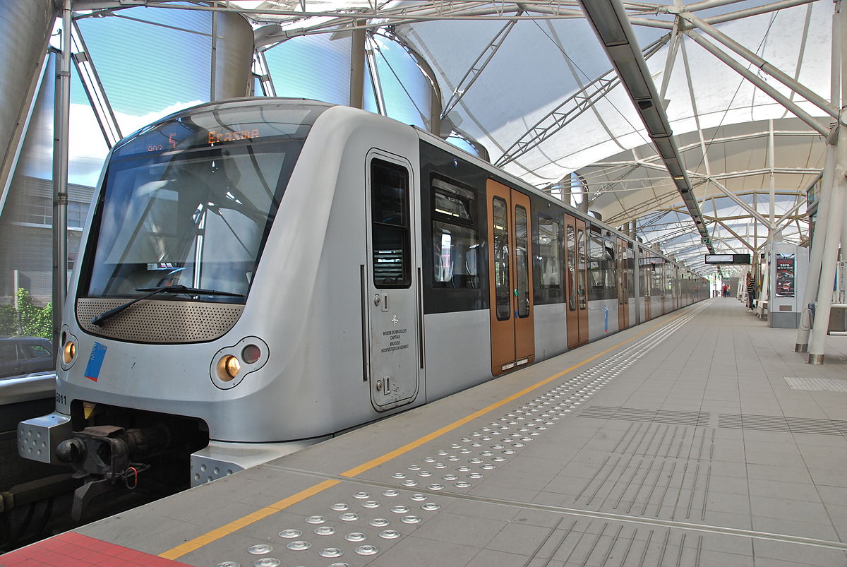 brussle metro حمل و نقل عمومی بلژیک بروکسل سفر به بلژیک 1