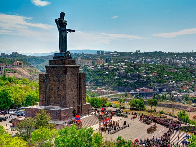 بنای یادبود پیروزی در جاهای دیدنی ارمنستان