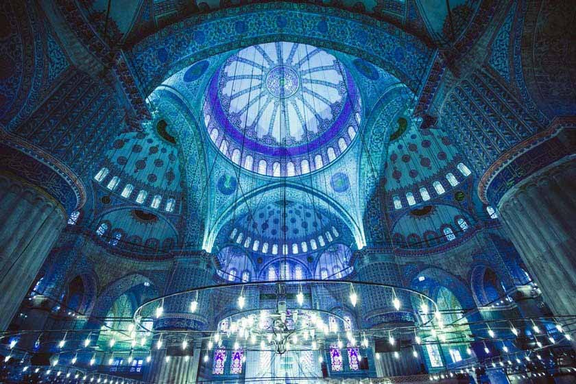فضای داخلی گنبد مسجد آبی استانبول