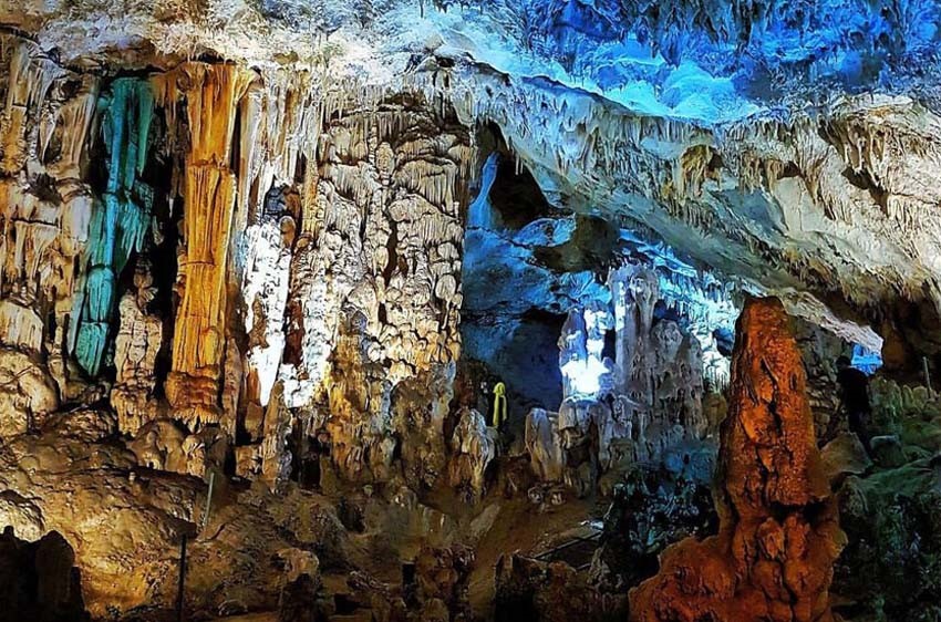 غار ده شیخ در جاهای دیدنی یاسوج
