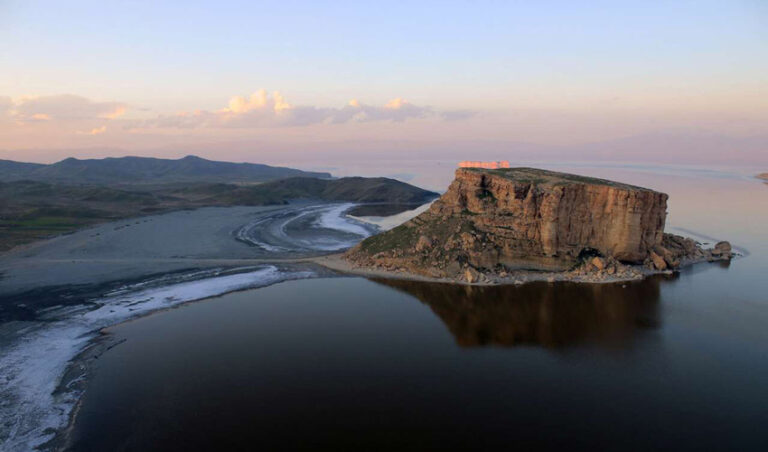 دریاچه ارومیه  آذربایجان غربی