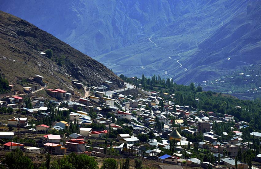 چشمه آب گرم لاریجان در مازندران