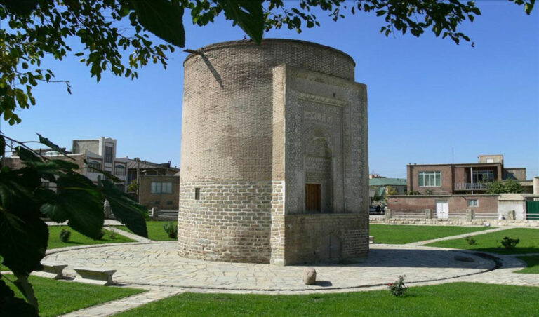 عکس بنای سه گنبد در آذربایجان غربی