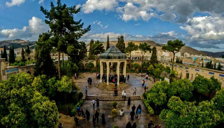 آرامگاه حافظ؛ تاریخچه، جاذبه‌ها، تصاویر و آدرس | اسپی کوه