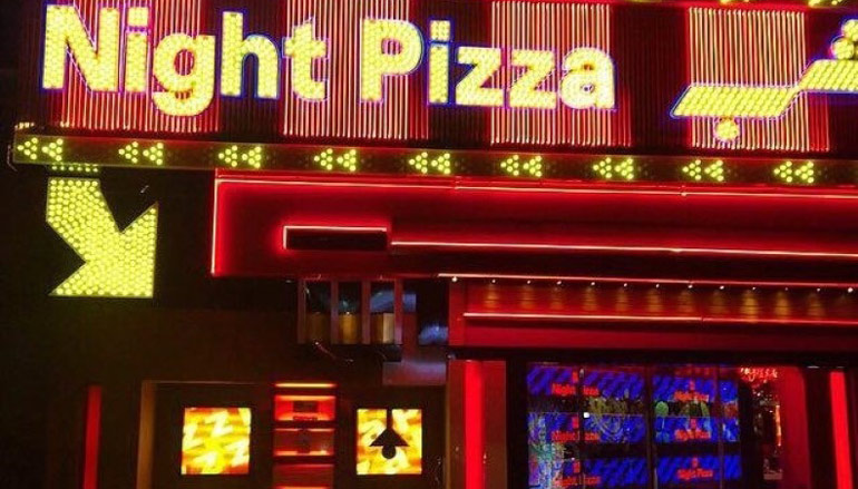فست فود پیتزا شب در بهترین فست فودهای مشهد