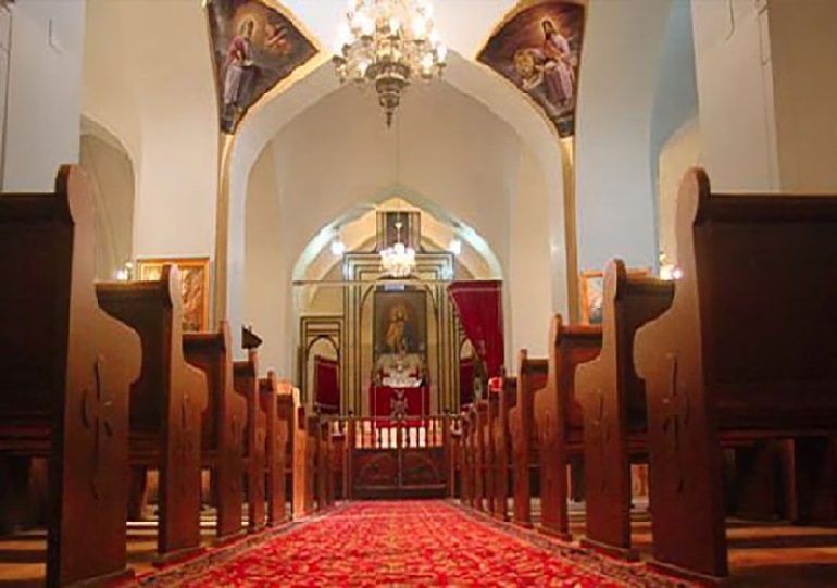 کلیسای مریم مقدس، معماری ایرانی در بنایی مسیحی