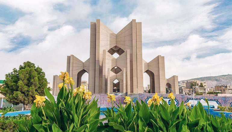 آرامگاه شهریار تفریحات تبریز