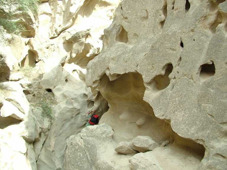 درها و صخره های عجیب