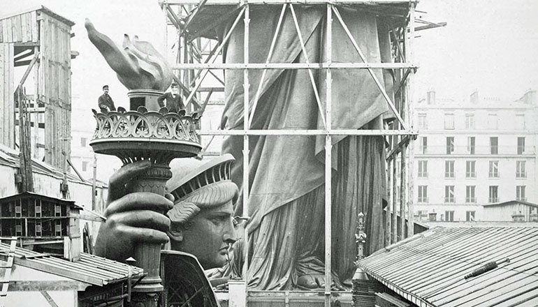 مجسمه عظیم الجثه آزادی آمریکا