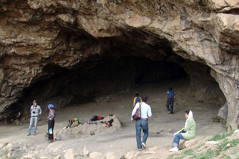 غار خمیده تهران در جاهای دیدنی لواسان