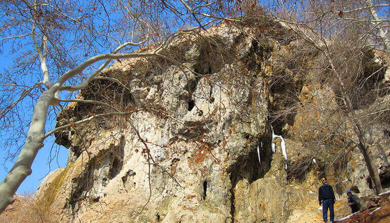 آبشار و روستای کمرد