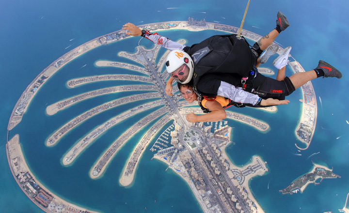 چتربازی در دبی (Skydive Dubai)