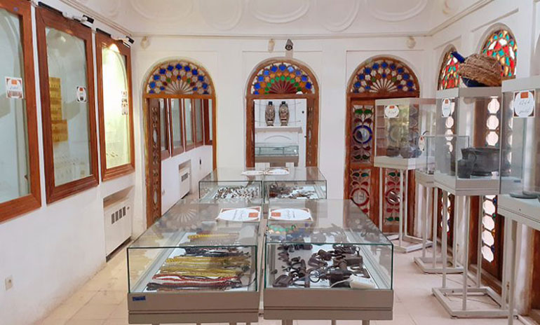 موزه سکه و مردم شناسی حیدرزاده، تالار پول یزد