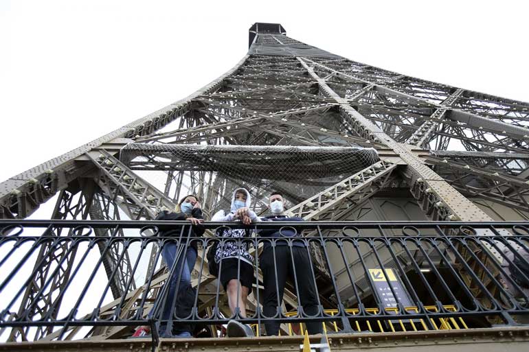 برج زیبای پاریس