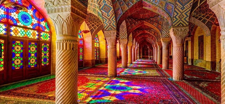 مسجد رنگارنگ و زیبا