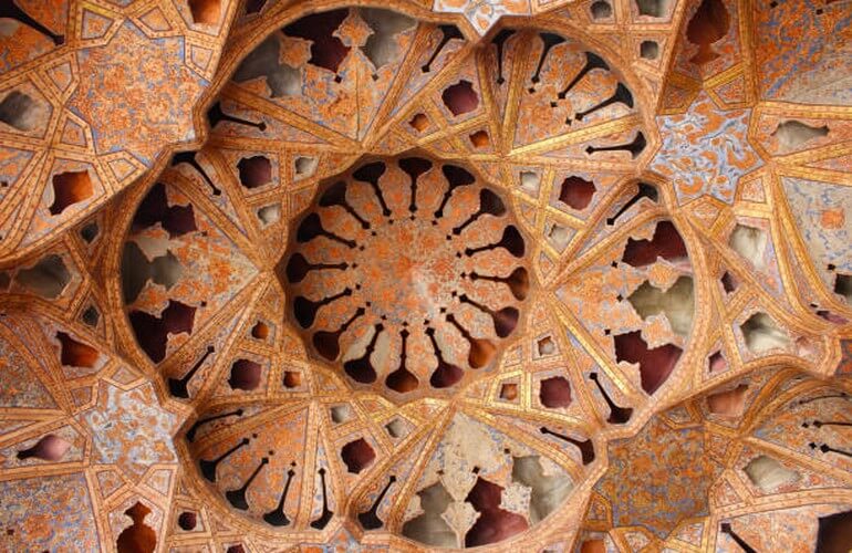 آنچه بر عالی قاپو گذشته است istock