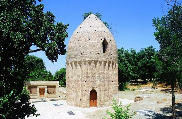 برج مقبره یا امامزاده حسین 