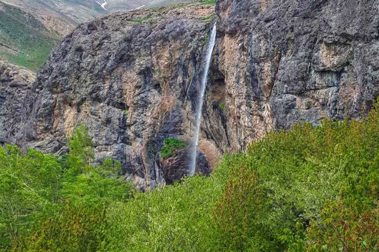آبشار زیبای روستای سنگان