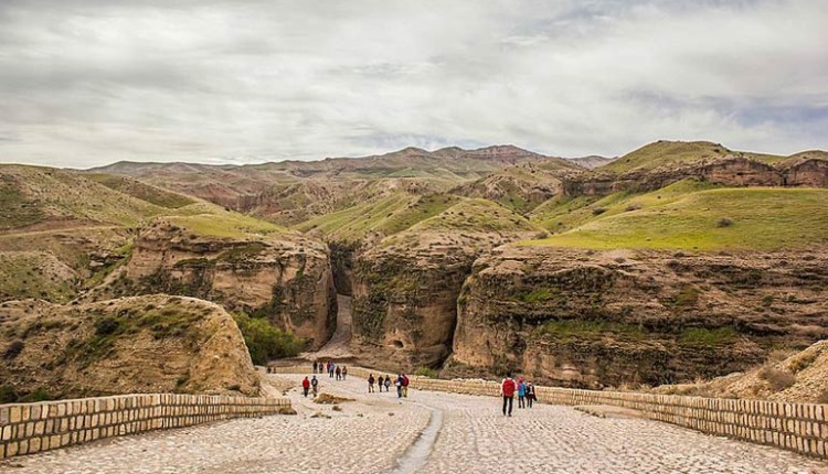 جاده ها و مسیرهای منتهی به تنگ