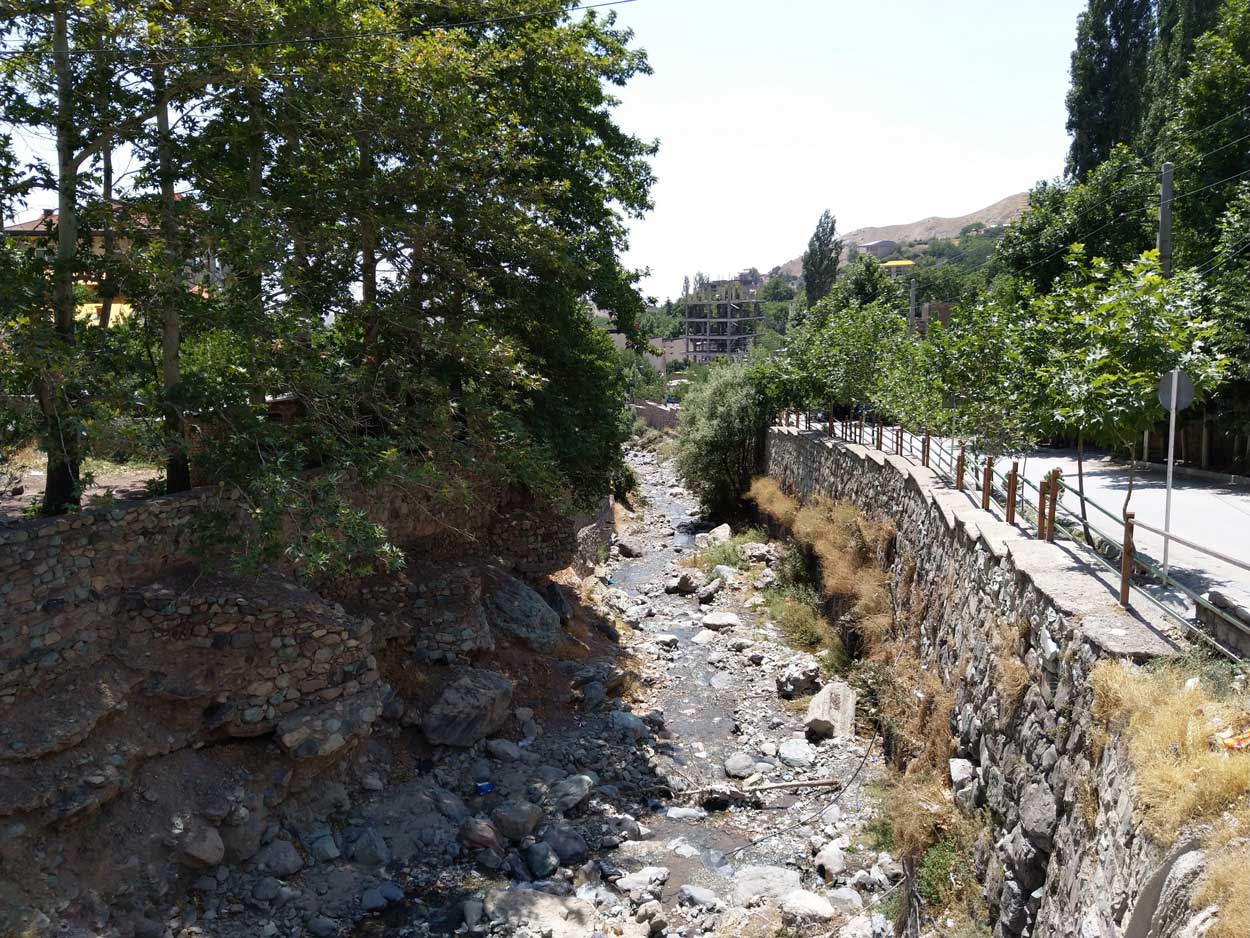 روستای برگ جهان تهران؛ تماشای هزارویک رنگ حوالی پایتخت