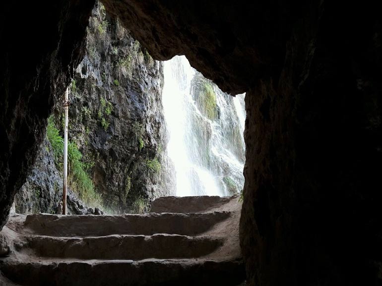 غار زیبا آبشار نیاسر