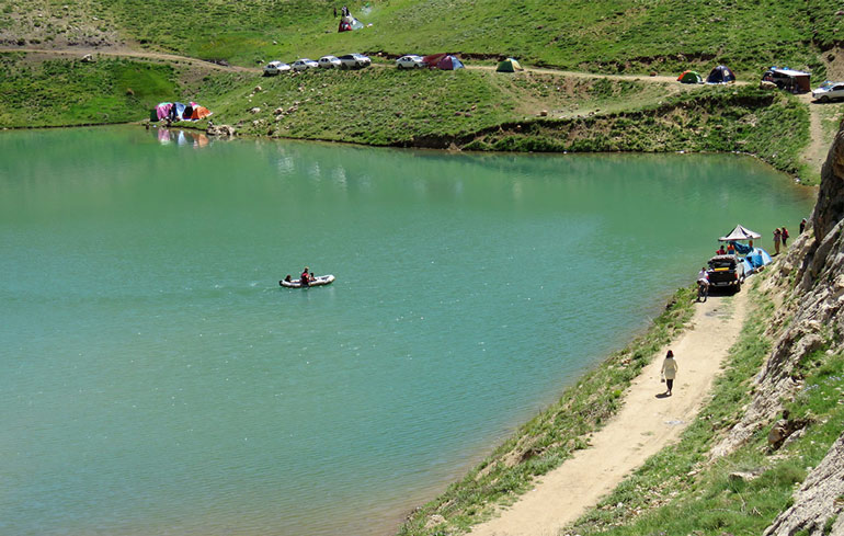 قایق سواری در دریاچه لزور