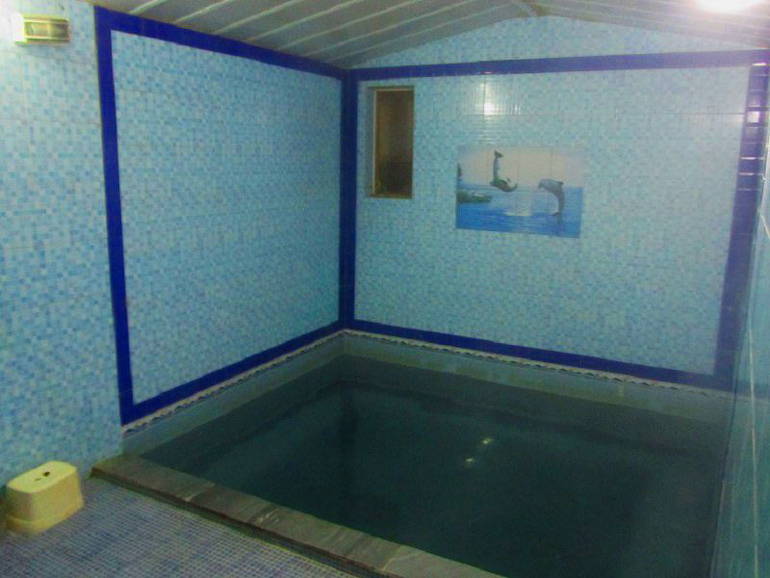 Rineh Larijan hot spring 40