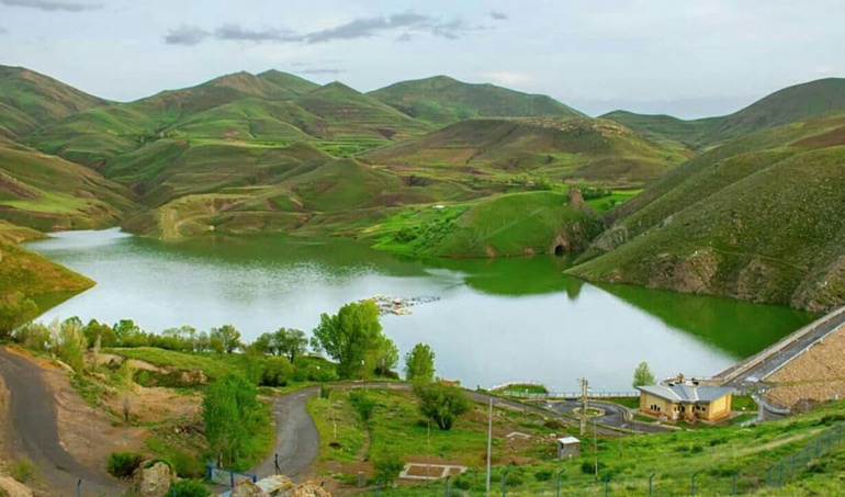 آبشار ماهار در روستای ماهار