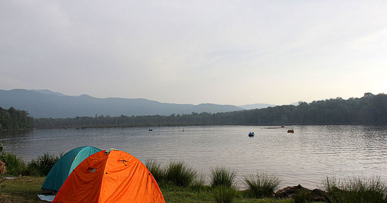 کمپ در دریاچه الندان