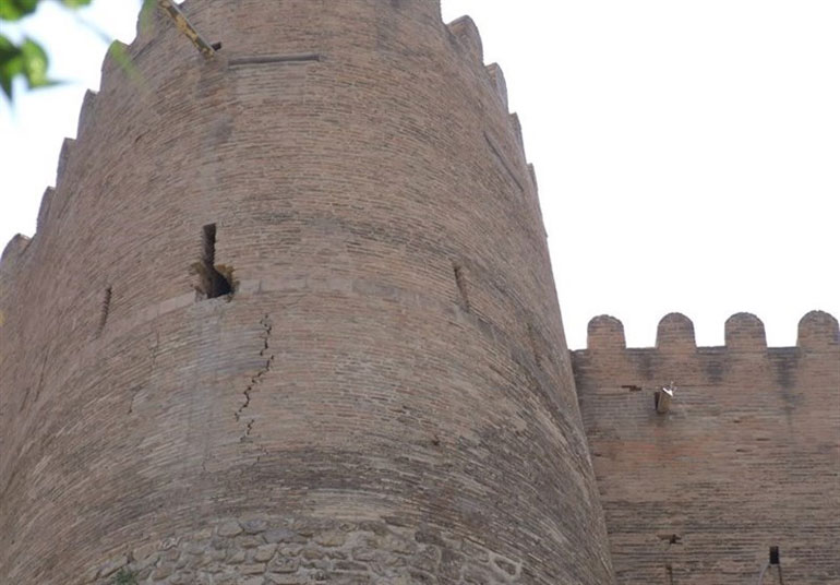 برج های قلعه فلک الافلاک