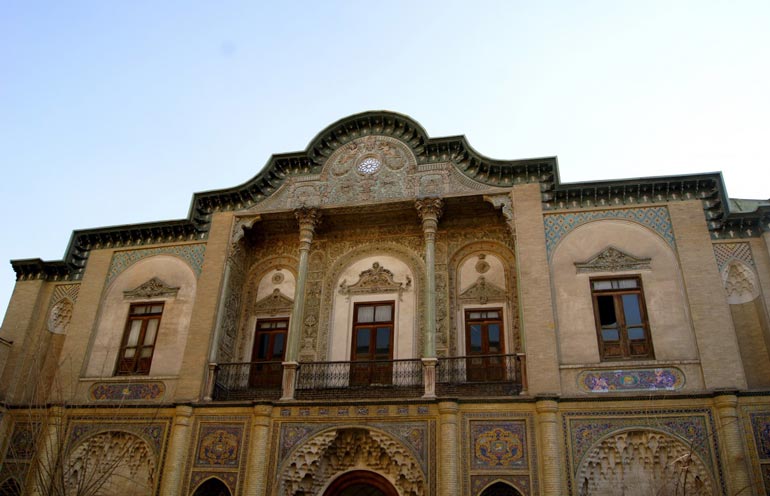 عمارت سردر کالسکه رو