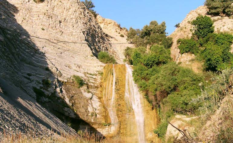 آبشار آما
