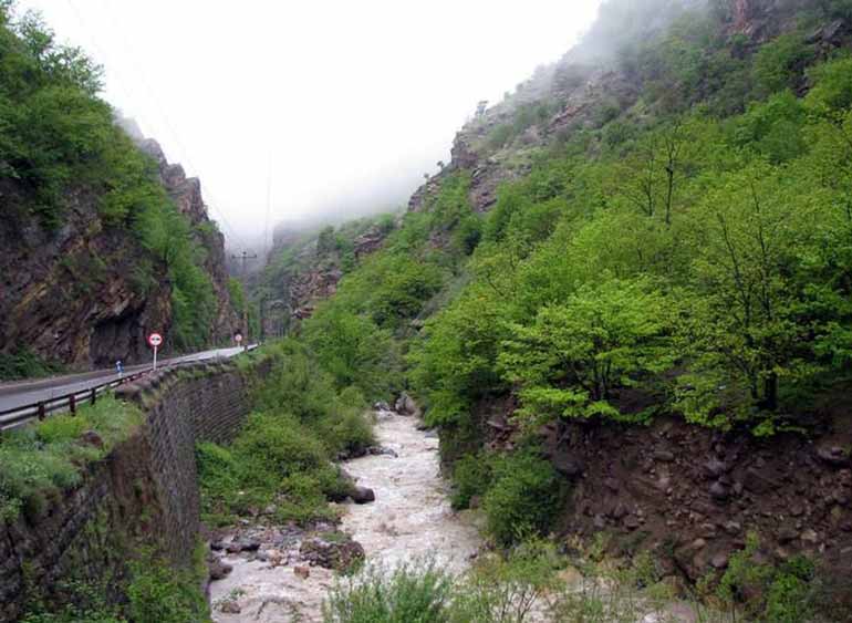 بهترین مسیر دسترسی به آبشار تنگ زندان