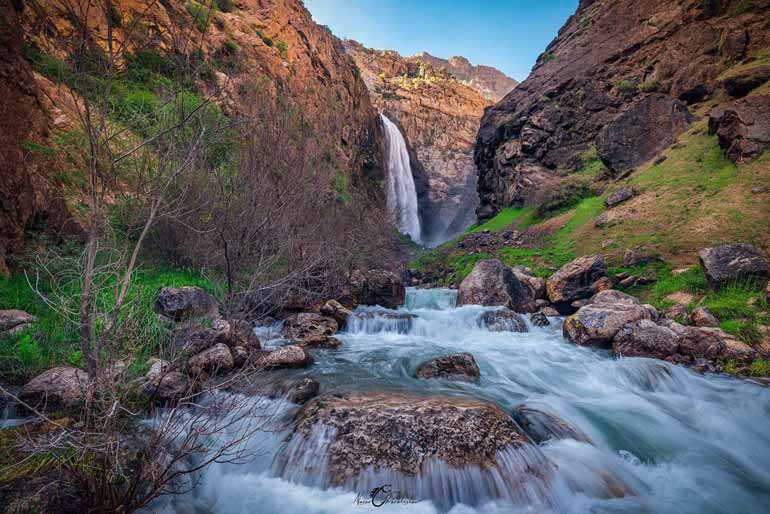 پوشش گیاهی آبشار تنگ زندان