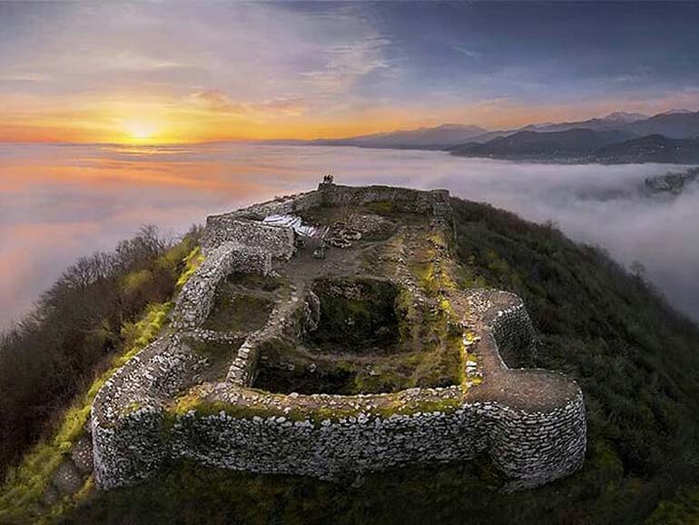 قلعه مار کوه جاهای دیدنی متل قو
