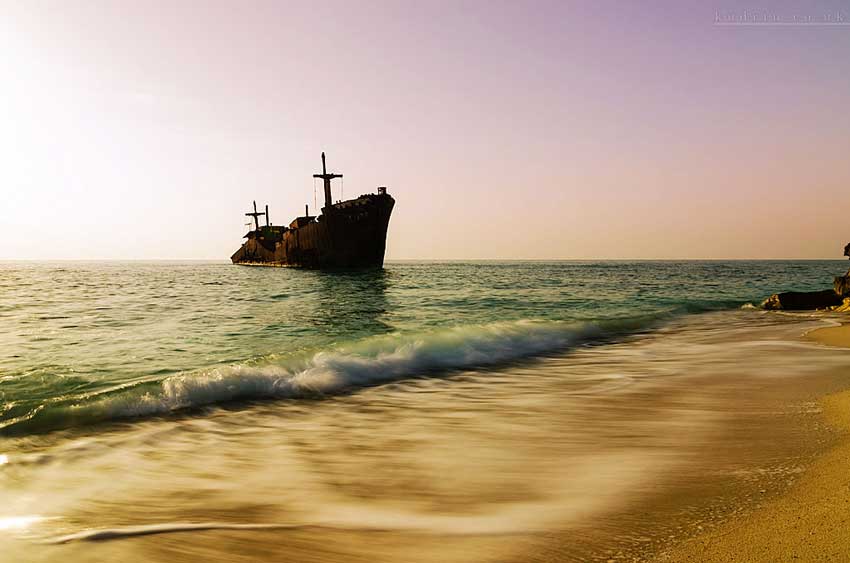 جاهای دیدنی کیش - کشتی یونانی